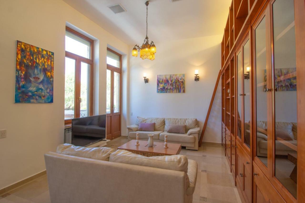 Art Apartment In Mamila Jeruzsálem Kültér fotó