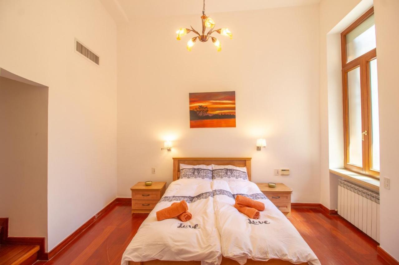 Art Apartment In Mamila Jeruzsálem Kültér fotó